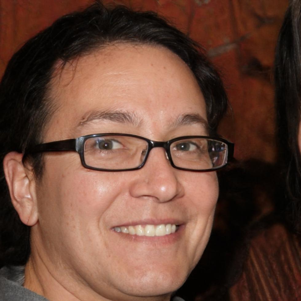 Program director Lachlan Fitzwilliam discussing industry analysis methods